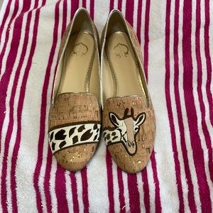 New C Wonder giraffe flats
